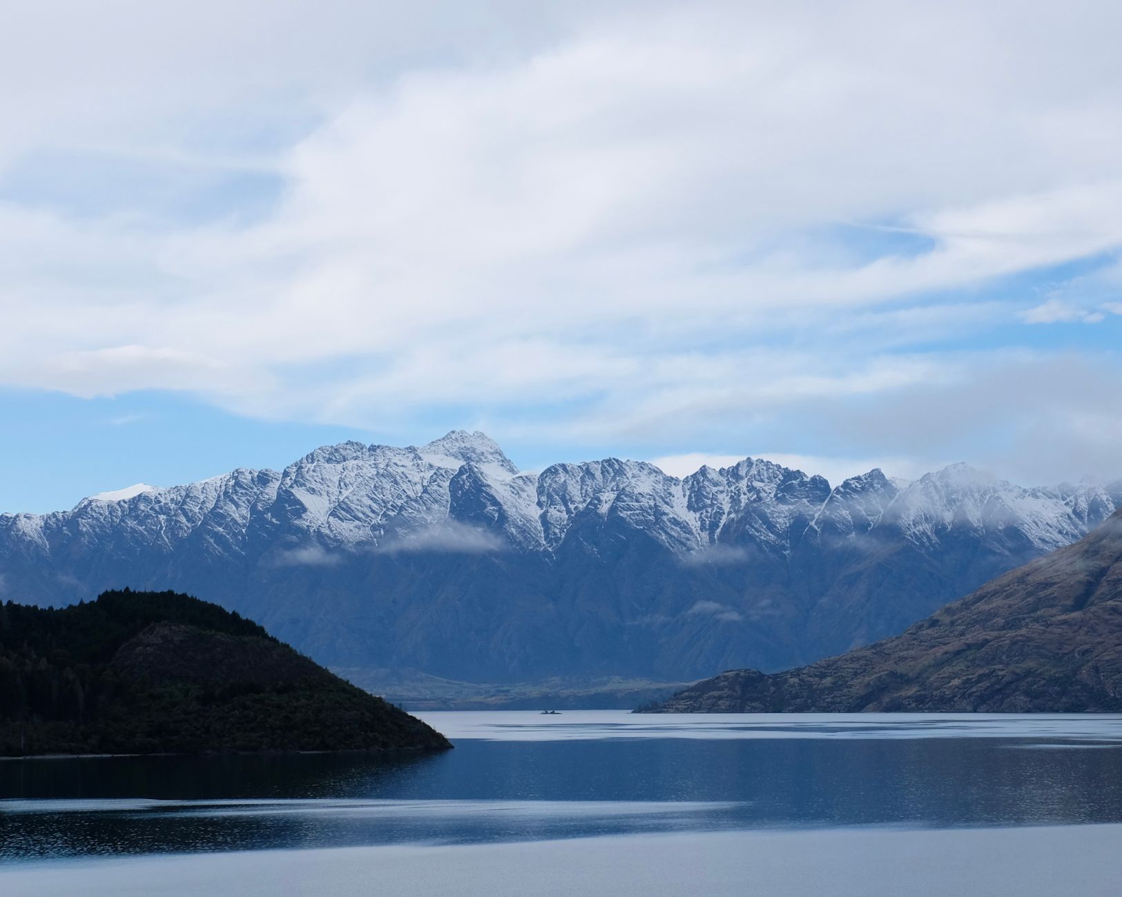 Stunning pristine mountains and alpine lake scenery of South Island New Zealand